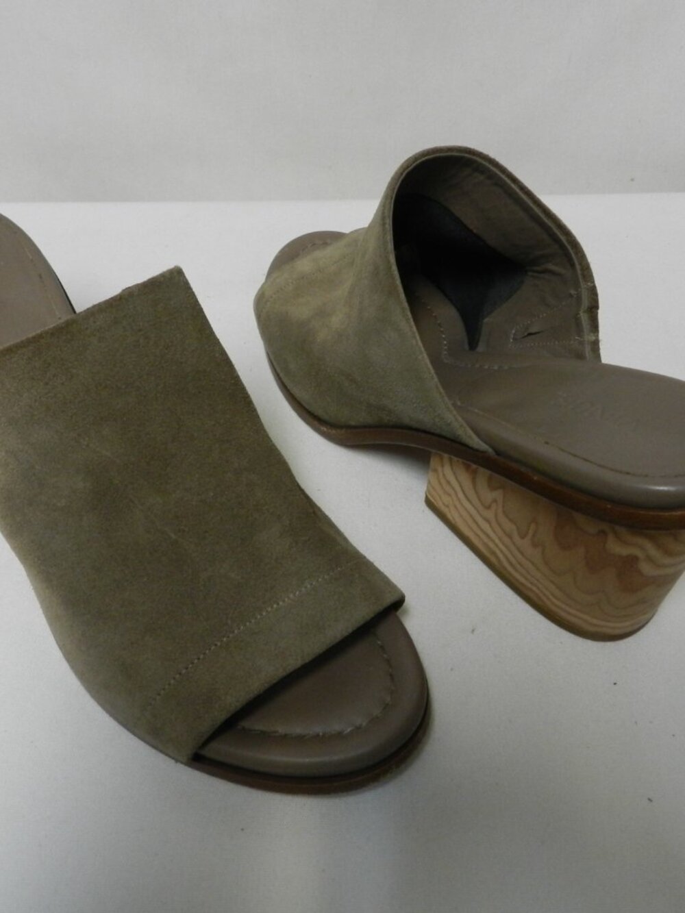 Vince Tilda Suede leather wedge block heels pumps sandals Italy Size Sz 8.5